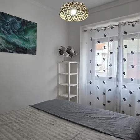 Supertubos Jacuzzi Surf Retreat V4 בית נופש *