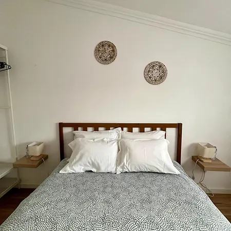 Supertubos Jacuzzi Surf Retreat V4 * אנטוגויה דה באלייה