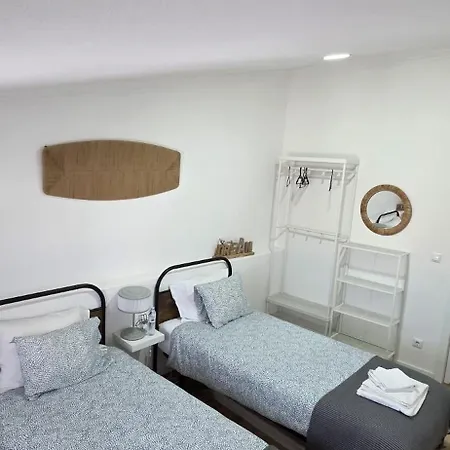 Supertubos Jacuzzi Surf Retreat V4 אנטוגויה דה באלייה