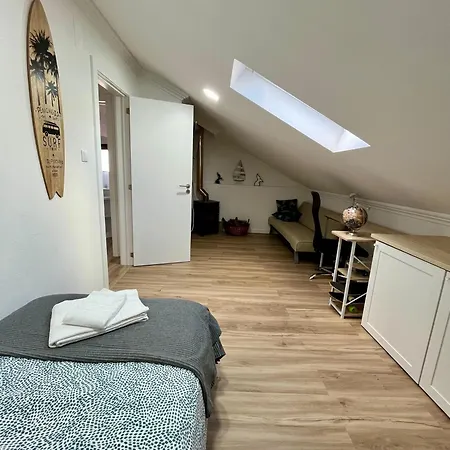 Supertubos Jacuzzi Surf Retreat V4 בית נופש אנטוגויה דה באלייה